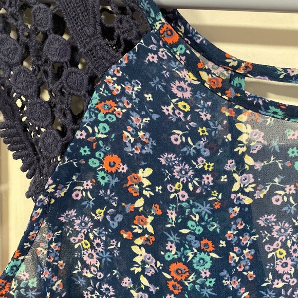 Summer top - Picture 6 of 6